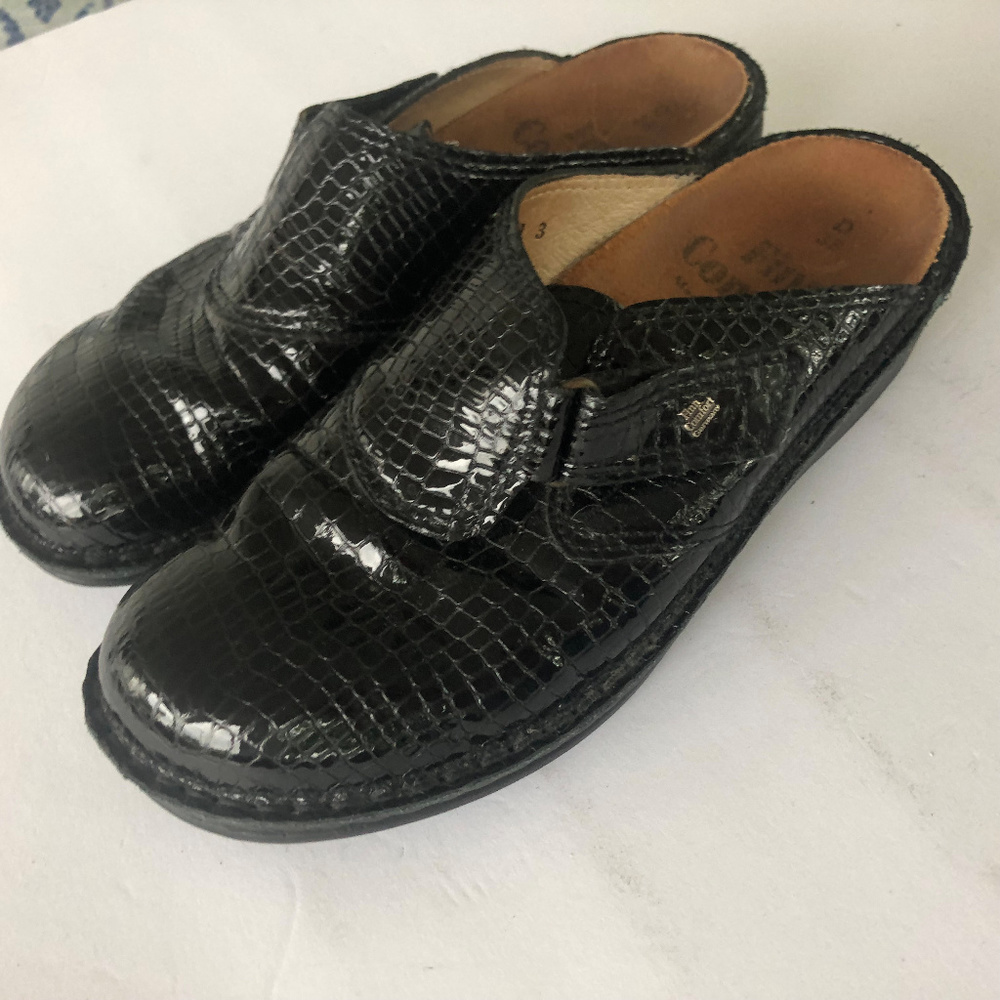 Finn Comfort Black Croc Embossed Clogs